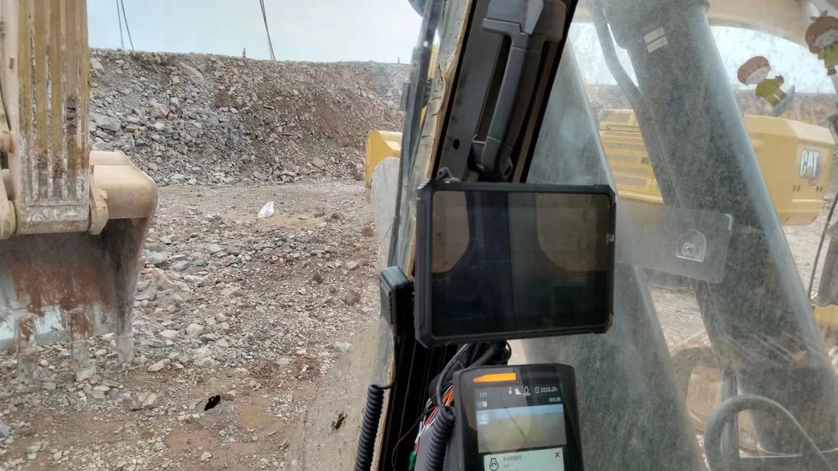 Rugged vehicle computer installed inside an excavator cab